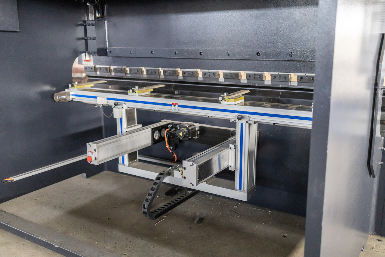 100t Hidravlik Cnc Əyləc Presi Crowning Cnc Pres Əyləc Delem