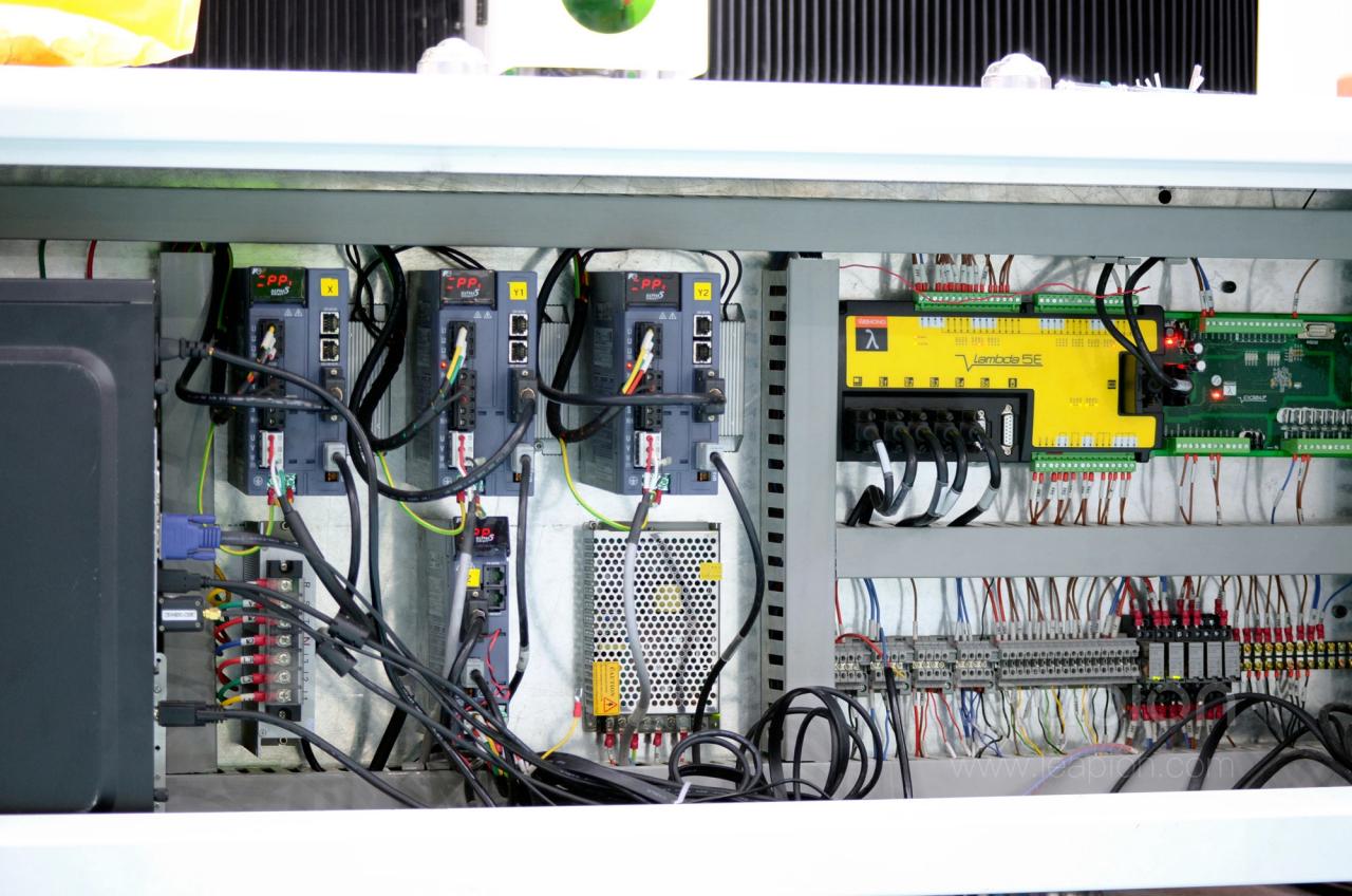 1500*3000mm 500w Racuys Or Ipg Fiber Laser Cutting Machine 1500*3000mm 500w Racuys və ya Ipg Fiber Lazer Kəsmə Maşını