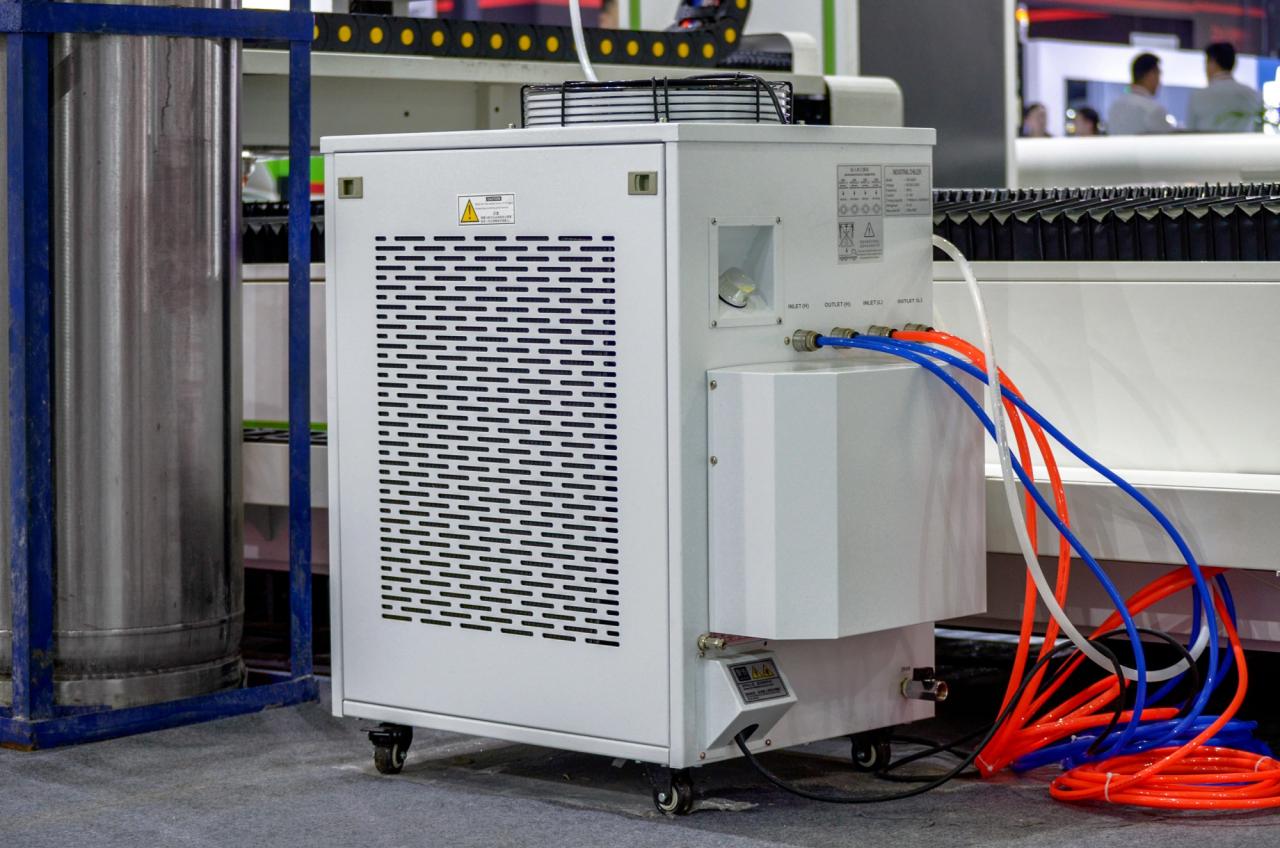 1500*3000mm 500w Racuys Or Ipg Fiber Laser Cutting Machine 1500*3000mm 500w Racuys və ya Ipg Fiber Lazer Kəsmə Maşını