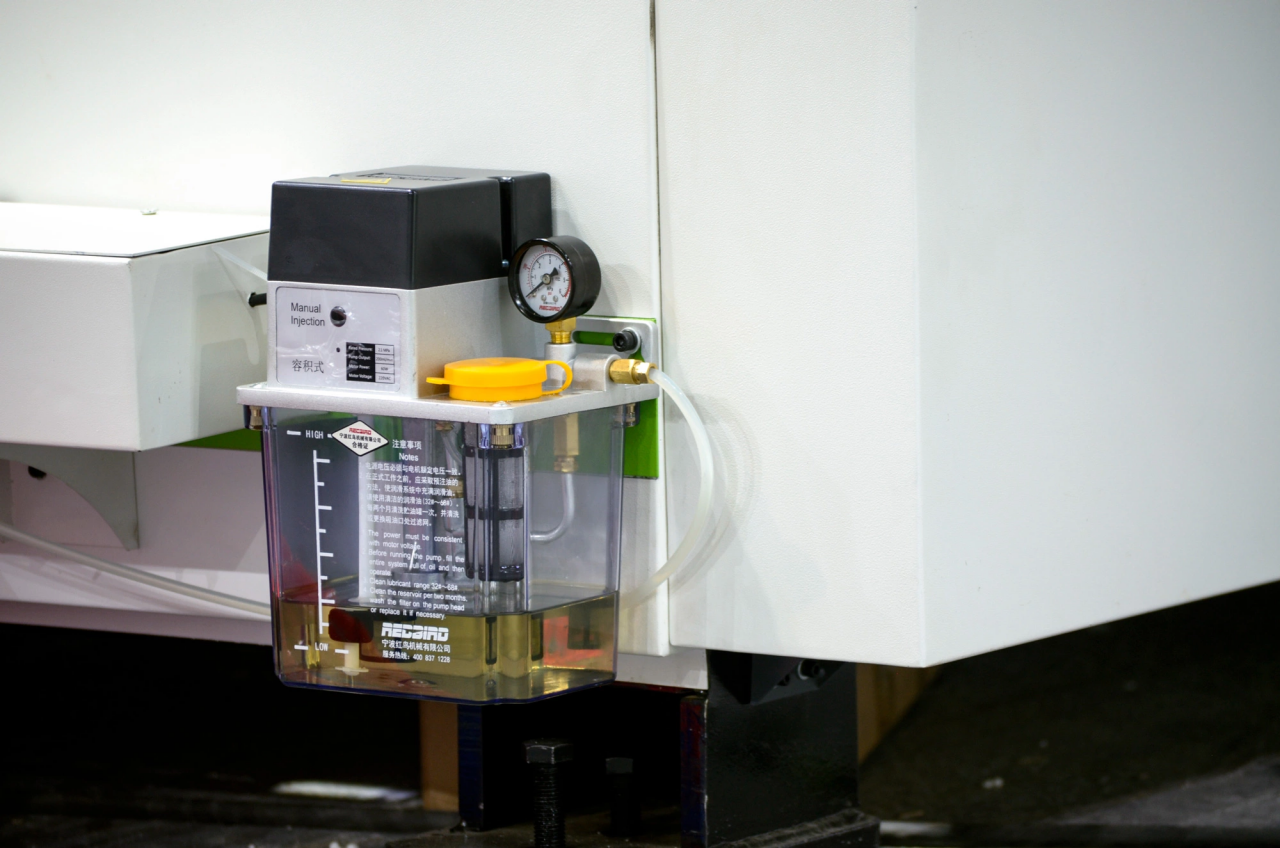 1500*3000mm 500w Racuys Or Ipg Fiber Laser Cutting Machine 1500*3000mm 500w Racuys və ya Ipg Fiber Lazer Kəsmə Maşını