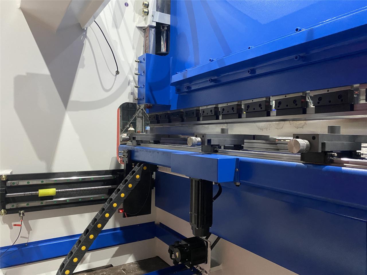 160t-4000 4-axis Cnc Hydraulic Bending Machine Press Brake 160t-4000 4 oxlu Cnc Hidravlik Bükmə Maşını Pres Əyləci