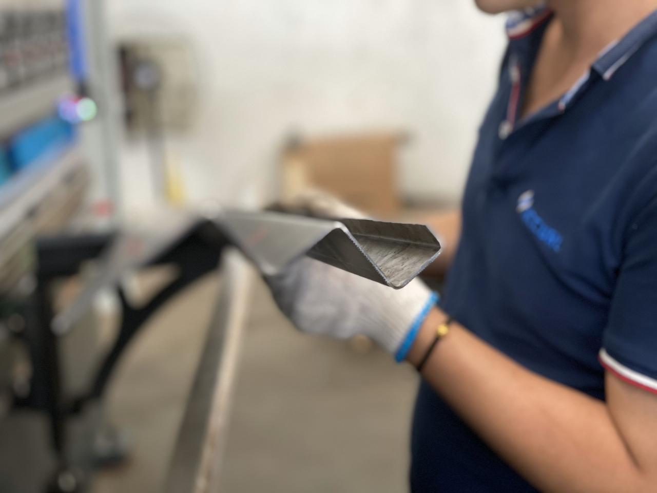 16mm Hydraulic Guillotine Shearing Machine For Sheet Metal Cutting 6 Meters 6 Metr Levha Kəsmə üçün 16 mm Hidravlik Giyotin Kəsmə Maşını