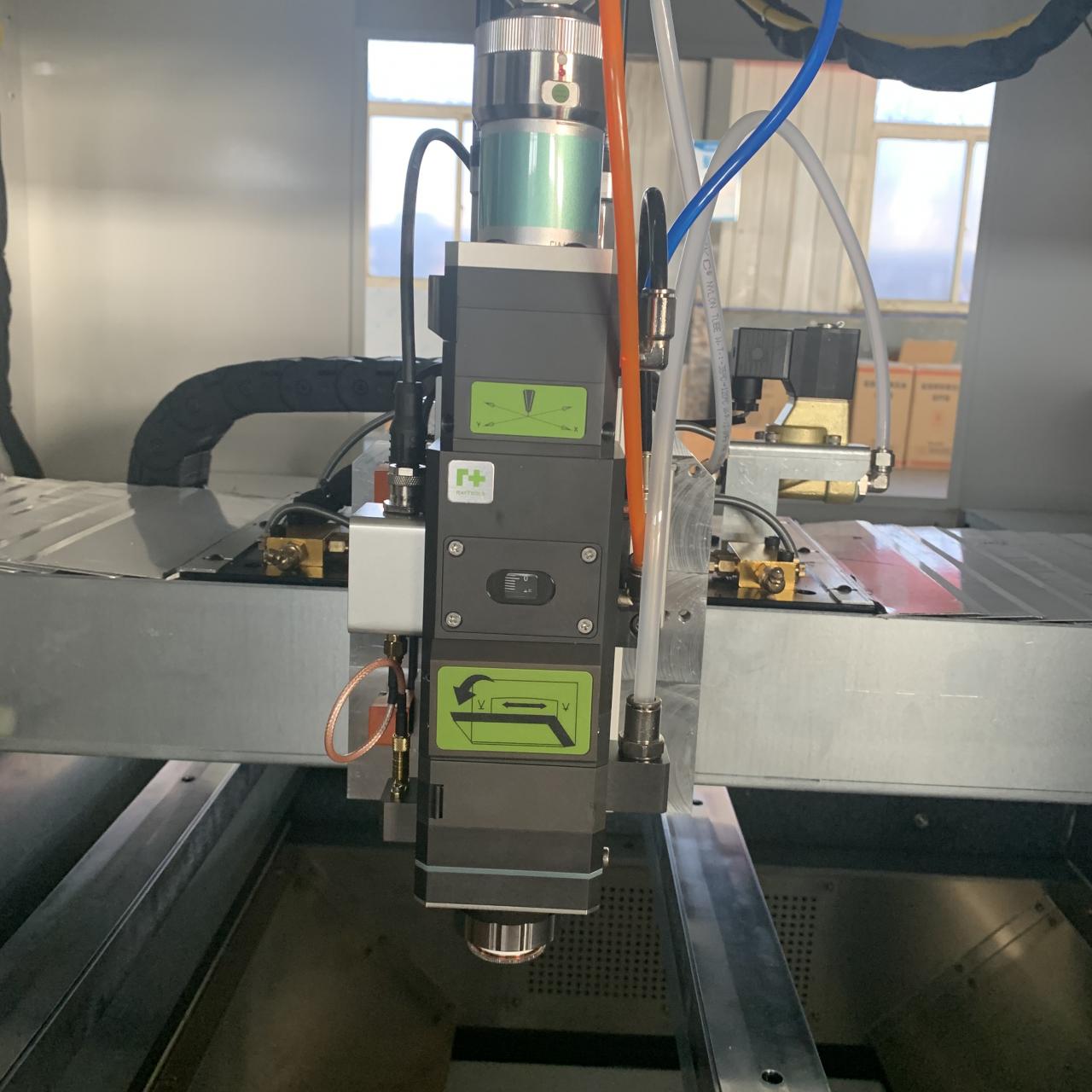 1kw 2kw Good Price Fiber Laser Cutting Machine For Sheet Metal Levha üçün 1kw 2kw Yaxşı Qiymət Fiber Lazer Kəsmə Maşını