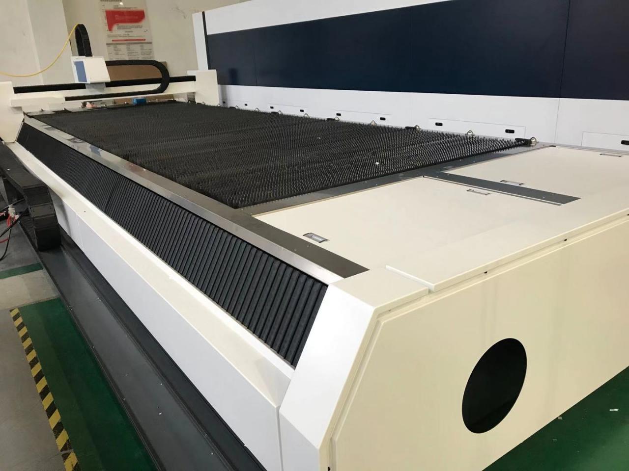 3015 4015 1kw To 6kw Cnc Fiber Laser Cutting Machine Raycus Laser Power 3015 4015 1kw - 6kw Cnc Fiber Lazer Kəsmə Maşın Raycus Lazer Gücü