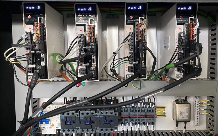 3015 Fiber Laser Cutting Machine For High-Speed Cutting Of 1-6mm Metal Materials 1-6 mm Metal Materialların Yüksək Sürətli Kəsilməsi üçün 3015 Fiber Lazer Kəsmə Maşını