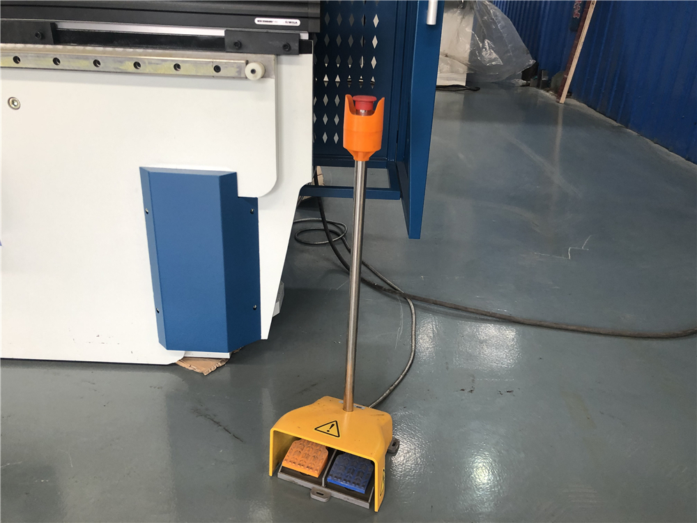 3+1 Axis Cnc Hydraulic Press Brake With Esa System Esa Sistemli 3+1 Oxlu Cnc Hidravlik Pres Əyləc