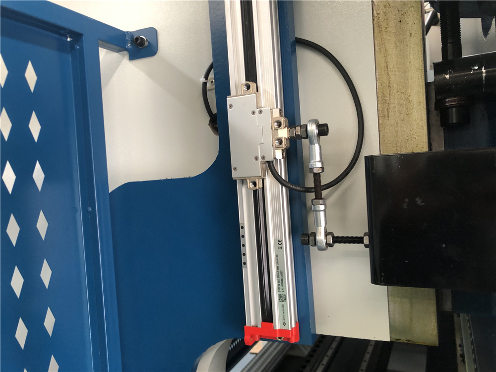 3+1 Axis Cnc Hydraulic Press Brake With Esa System Esa Sistemli 3+1 Oxlu Cnc Hidravlik Pres Əyləc