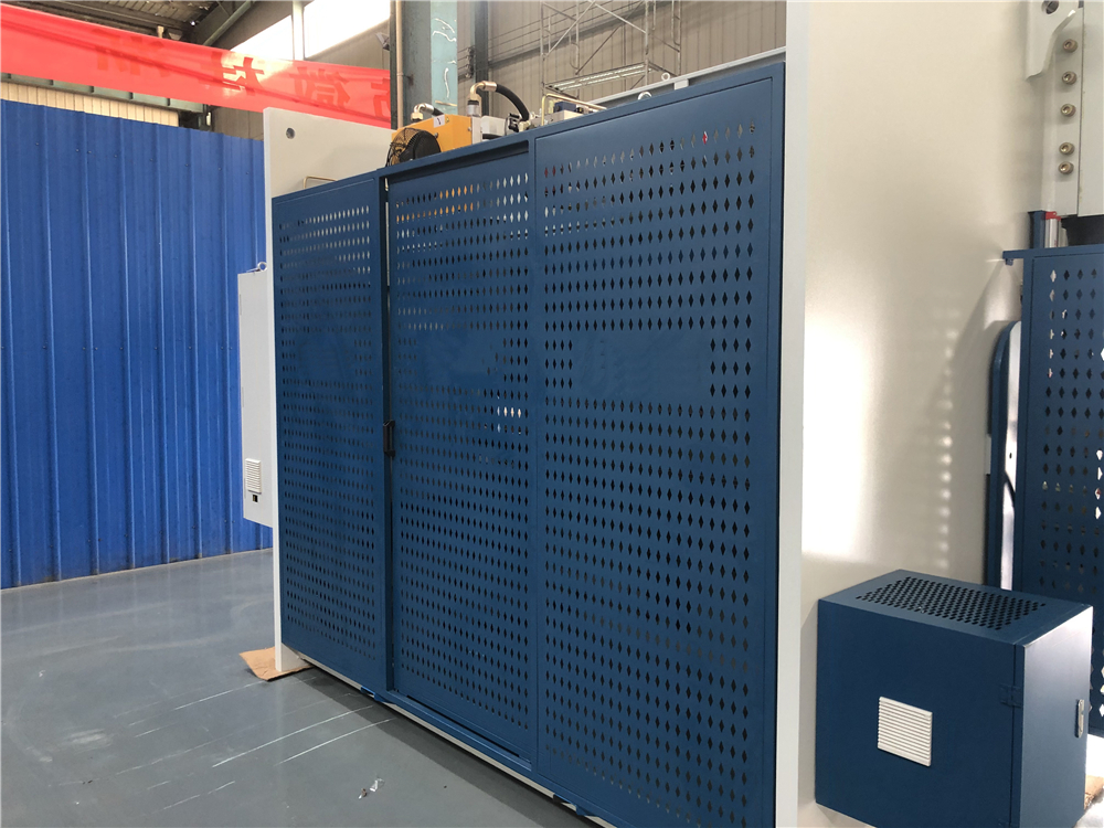 3+1 Axis Cnc Hydraulic Press Brake With Esa System Esa Sistemli 3+1 Oxlu Cnc Hidravlik Pres Əyləc