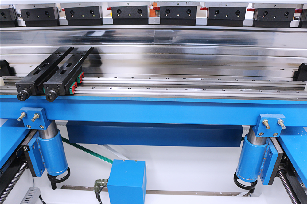 3+1 Axis Cnc Hydraulic Press Brake With Esa System Esa Sistemli 3+1 Oxlu Cnc Hidravlik Pres Əyləc