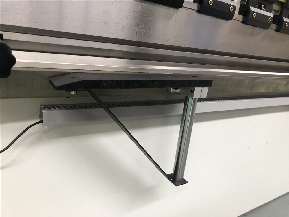 3+1 Axis Cnc Hydraulic Press Brake With Esa System Esa Sistemli 3+1 Oxlu Cnc Hidravlik Pres Əyləc