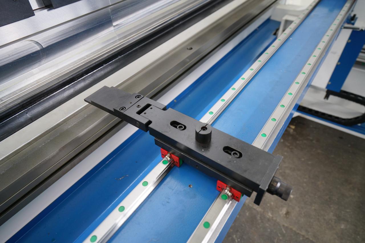 4 Axis Cnc Tandem Press Brake With Delem Da58t 2d Graphical Controller Delem Da58t 2d Qrafik Nəzarətçi ilə 4 Oxlu Cnc Tandem Pres Əyləci