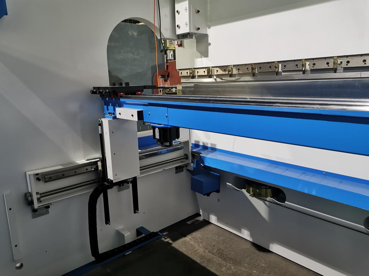 4 Axis Cnc Tandem Press Brake With Delem Da58t 2d Graphical Controller Delem Da58t 2d Qrafik Nəzarətçi ilə 4 Oxlu Cnc Tandem Pres Əyləci