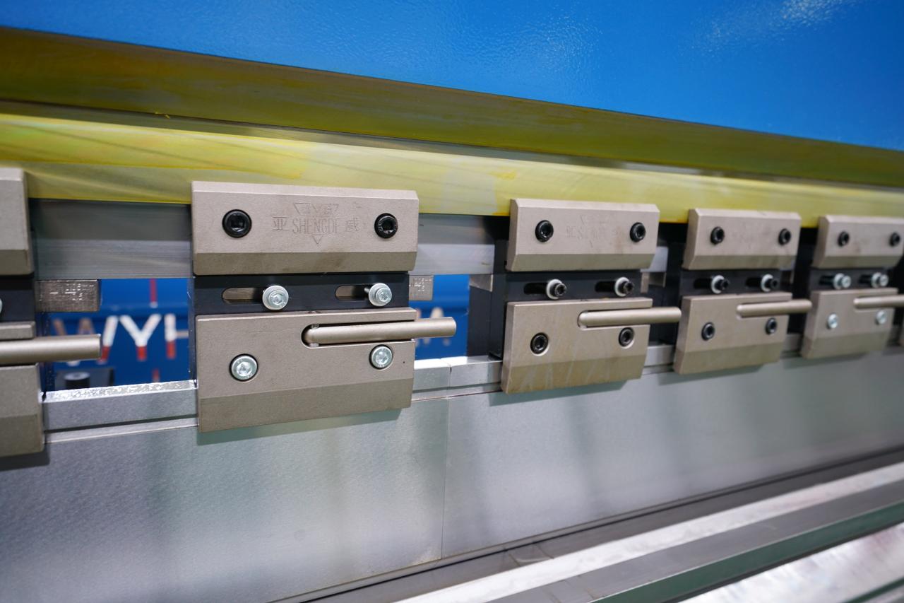 4 Axis Cnc Tandem Press Brake With Delem Da58t 2d Graphical Controller Delem Da58t 2d Qrafik Nəzarətçi ilə 4 Oxlu Cnc Tandem Pres Əyləci