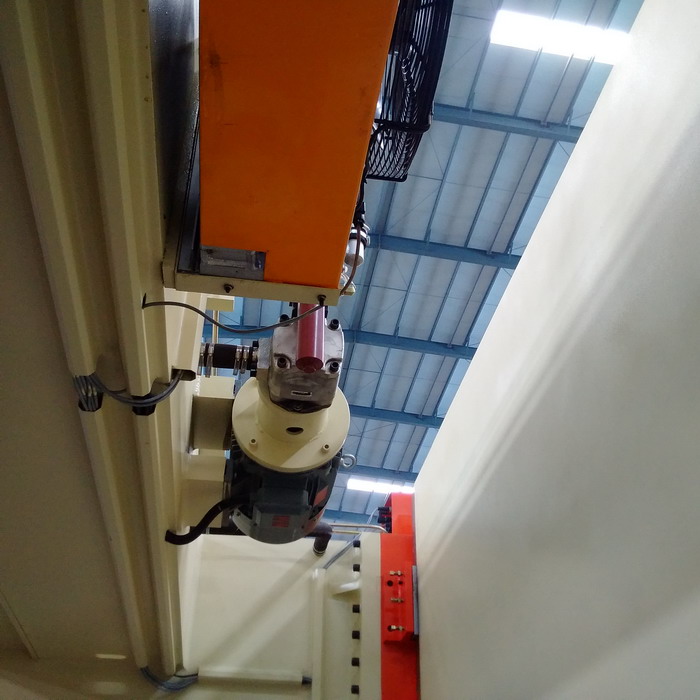 4 Axis Cnc Tandem Press Brake With Delem Da58t 2d Graphical Controller Delem Da58t 2d Qrafik Nəzarətçi ilə 4 Oxlu Cnc Tandem Pres Əyləci