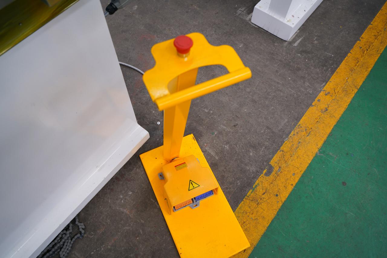 4 Axis Cnc Tandem Press Brake With Delem Da58t 2d Graphical Controller Delem Da58t 2d Qrafik Nəzarətçi ilə 4 Oxlu Cnc Tandem Pres Əyləci