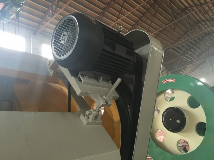 400 Ton Small Pneumatic Power Punch Press Mechanical Eccentric Punching Machine 400 Tonluq Kiçik Pnevmatik Güclü Punch Press Mexanik Eksantrik Punch Maşın