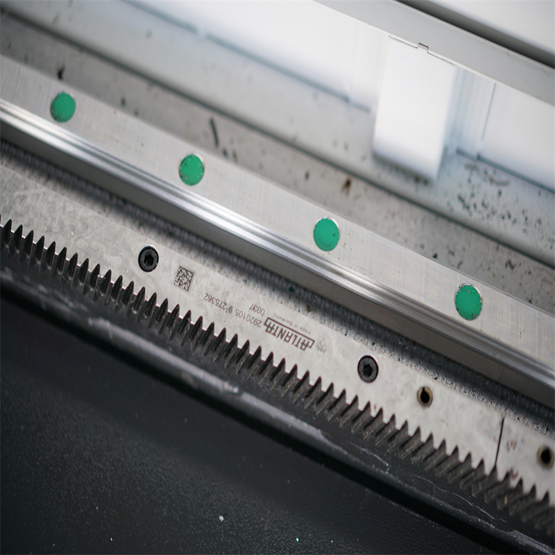 500W 1500W 4Kw Fiber Lazer Kəsmə Maşını Levha Metal Lazer Kesici 2000Watt 3kw