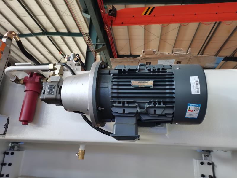 China Metal Hydraulic Press Brake Machine With Reasonable Price Çin Metal Hidravlik Pres Əyləc Maşını Münasib Qiymətlə