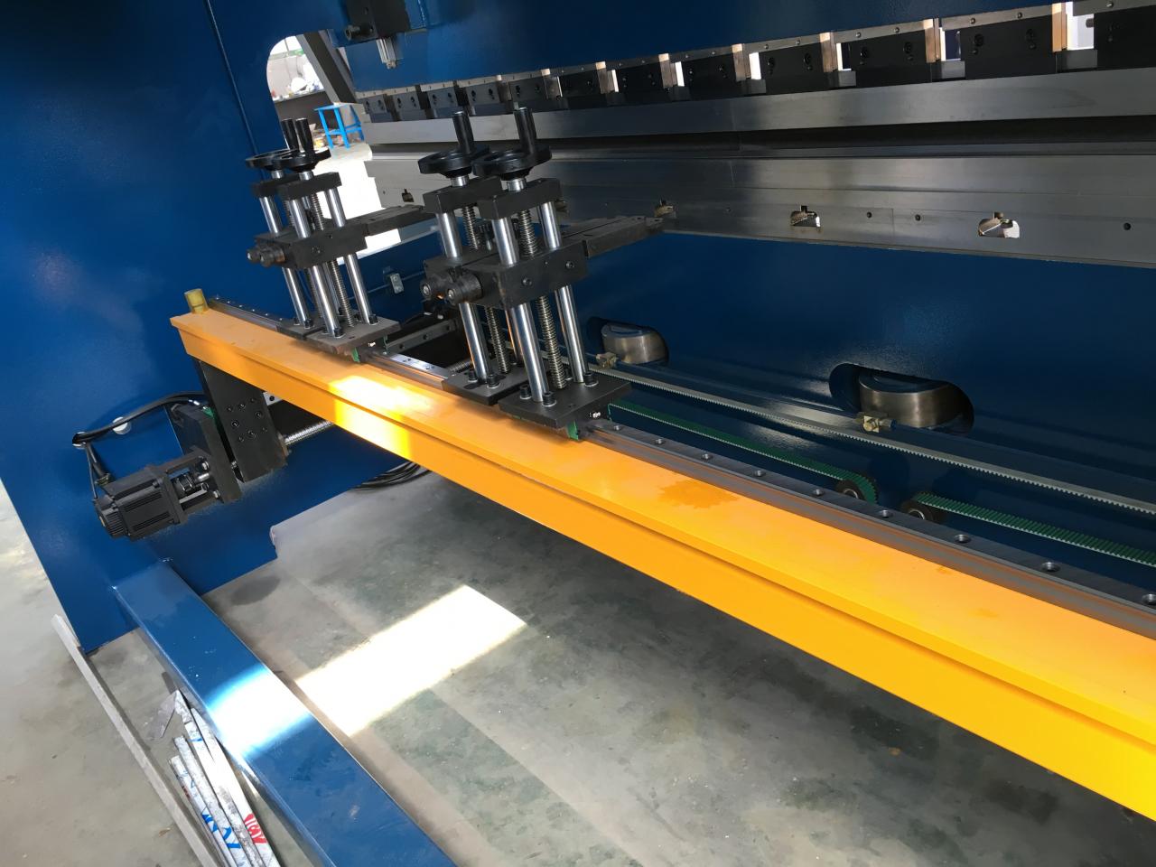 Cnc Servo Press Brake 250t/3.2m 3+1 Axis 3 Meter Sheet Metal Press Brake Cnc Servo Pres Əyləci 250t/3.2m 3+1 Ox 3 Metr Levha Pres Əyləci