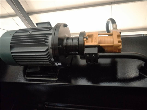 Da53t Cnc System Controller 125t4000 3+1 Axis Cnc Hydraulic Press Brake With Good Quality Da53t Cnc Sistem Nəzarətçisi 125t4000 3+1 Oxlu Cnc Hidravlik Pres Əyləci Keyfiyyətli