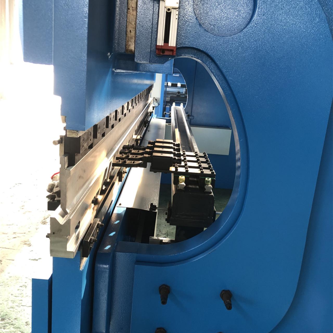Da53t Cnc System Controller 125t4000 3+1 Axis Cnc Hydraulic Press Brake With Good Quality Da53t Cnc Sistem Nəzarətçisi 125t4000 3+1 Oxlu Cnc Hidravlik Pres Əyləci Keyfiyyətli