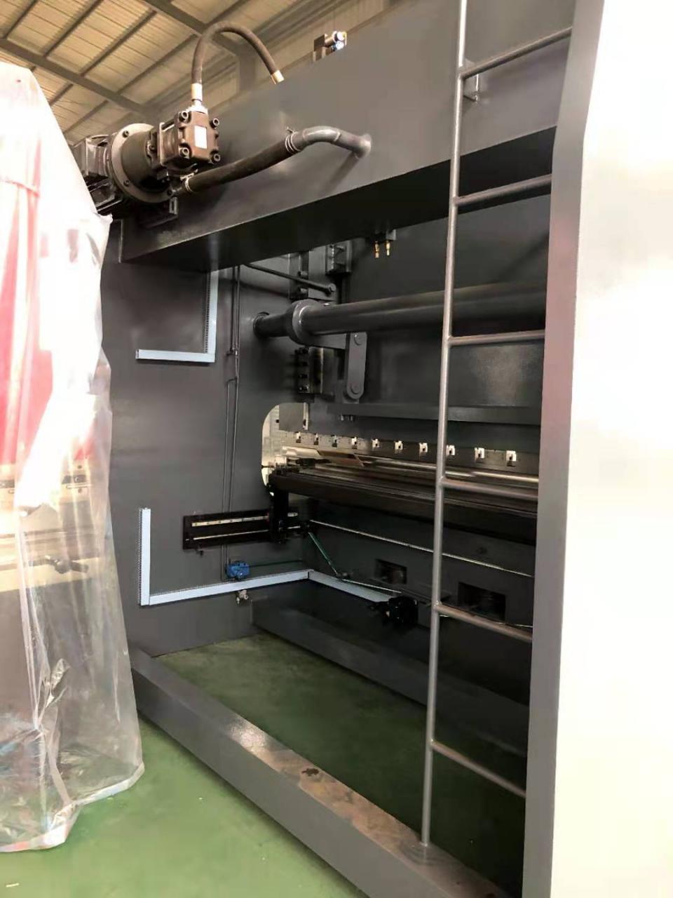 Da53t Cnc System Controller 125t4000 3+1 Axis Cnc Hydraulic Press Brake With Good Quality Da53t Cnc Sistem Nəzarətçisi 125t4000 3+1 Oxlu Cnc Hidravlik Pres Əyləci Keyfiyyətli