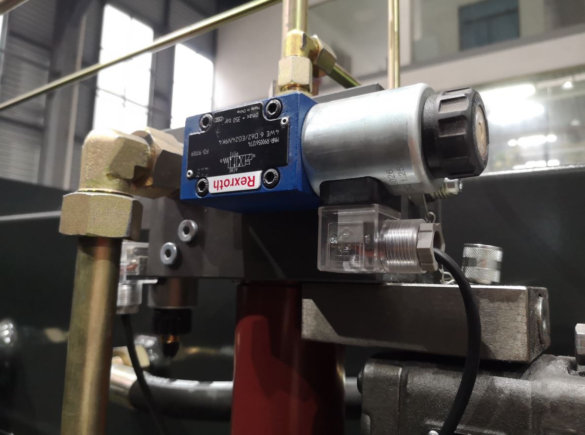 Delem Da66t 125 3+1 4+1 6+1 8+1 Cnc Hydraulic Press Brake For Metal Plate Bending Delem Da66t 125 3+1 4+1 6+1 8+1 Metal Plitələrin Bükülməsi üçün Cnc Hidravlik Pres Əyləc