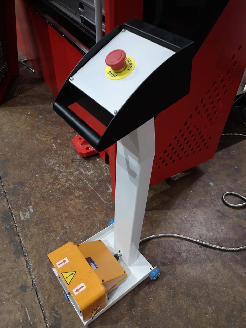 Delem Da66t 125 3+1 4+1 6+1 8+1 Cnc Hydraulic Press Brake For Metal Plate Bending Delem Da66t 125 3+1 4+1 6+1 8+1 Metal Plitələrin Bükülməsi üçün Cnc Hidravlik Pres Əyləc