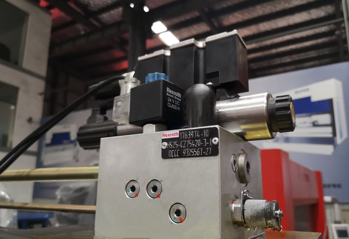 Delem Da66t 125 3+1 4+1 6+1 8+1 Cnc Hydraulic Press Brake For Metal Plate Bending Delem Da66t 125 3+1 4+1 6+1 8+1 Metal Plitələrin Bükülməsi üçün Cnc Hidravlik Pres Əyləc