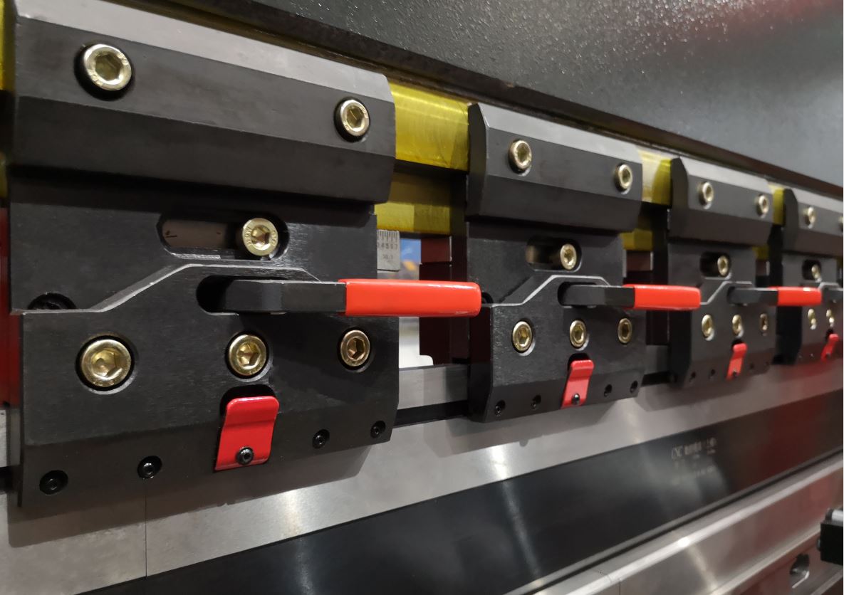 Delem Da66t 125 3+1 4+1 6+1 8+1 Cnc Hydraulic Press Brake For Metal Plate Bending Delem Da66t 125 3+1 4+1 6+1 8+1 Metal Plitələrin Bükülməsi üçün Cnc Hidravlik Pres Əyləc