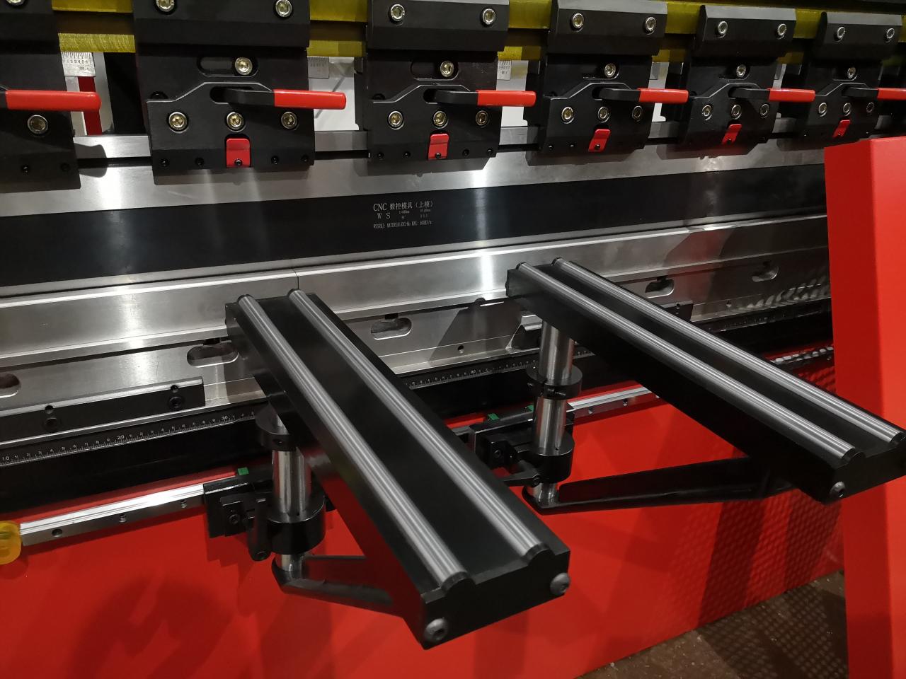 Delem Da66t 125 3+1 4+1 6+1 8+1 Cnc Hydraulic Press Brake For Metal Plate Bending Delem Da66t 125 3+1 4+1 6+1 8+1 Metal Plitələrin Bükülməsi üçün Cnc Hidravlik Pres Əyləc