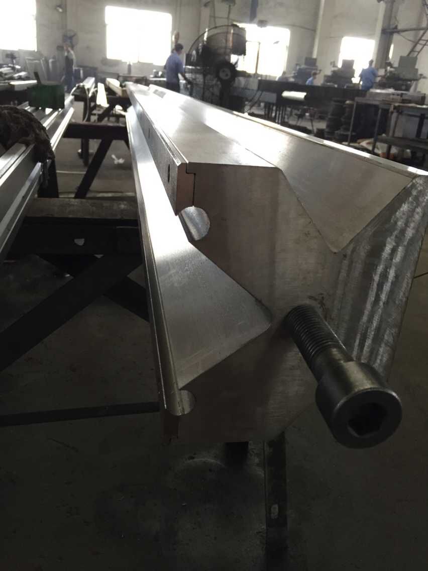 Full Automatic High Power Sheet Bending Machine And Cnc Press Brake Machine Tam Avtomatik Yüksək Güclü Vərəq Bükmə Maşını və Cnc Pres Əyləc Maşını