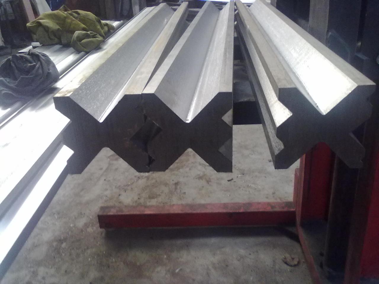 Full Automatic High Power Sheet Bending Machine And Cnc Press Brake Machine Tam Avtomatik Yüksək Güclü Vərəq Bükmə Maşını və Cnc Pres Əyləc Maşını