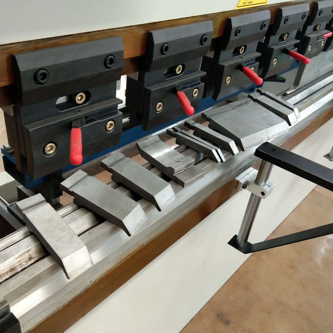 130t/3200mm 4+1 Oxlu Hidravlik Pres Əyləci Delem Da53t Cnc Pres Əyləci