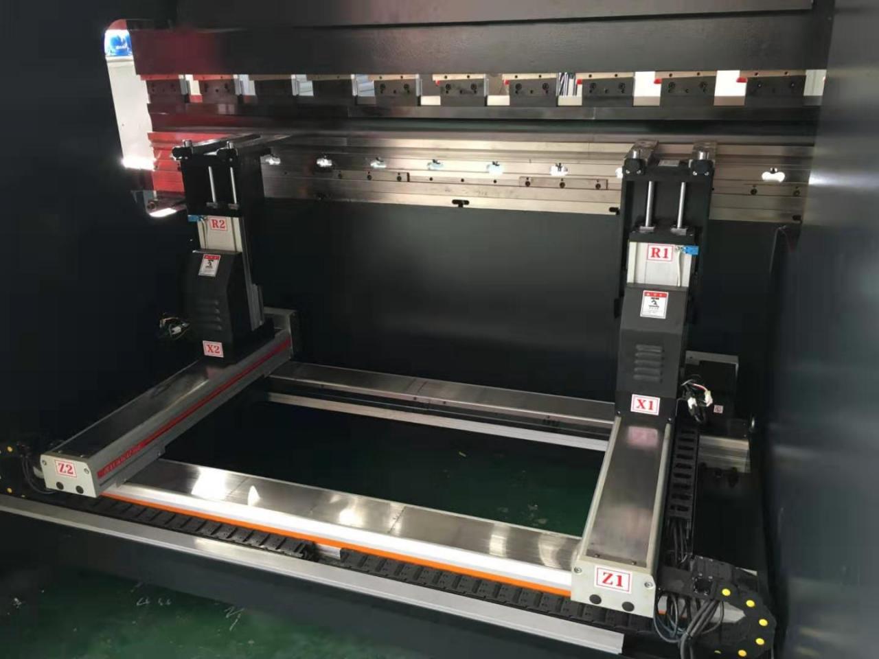 Hydraulic Stainless Steel Wc67y/k-300/6000 Mould Crowning Press Brake Hidravlik Paslanmayan Polad Wc67y/k-300/6000 Kalıp Taclama Pres Əyləci