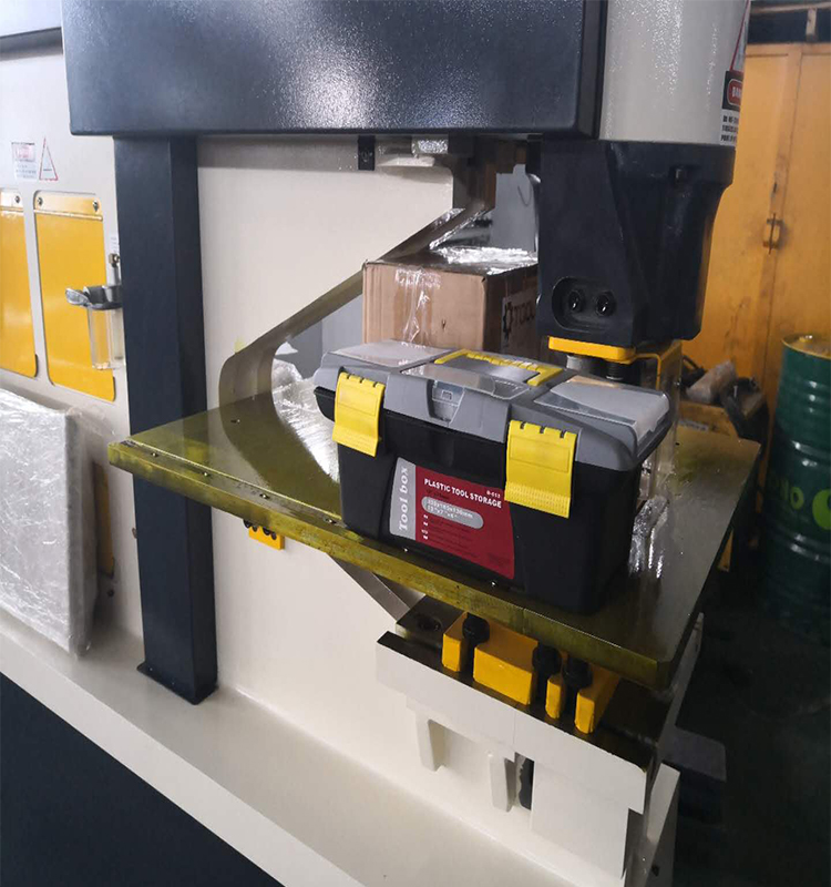 Metal Cutting Hydraulic Steelworkers Machine For Punching Cropping Notching Cutting Metal Kəsmə Hidravlik Polad İşləyən Maşın, Zımbalama Əkin üçün Kəsmə