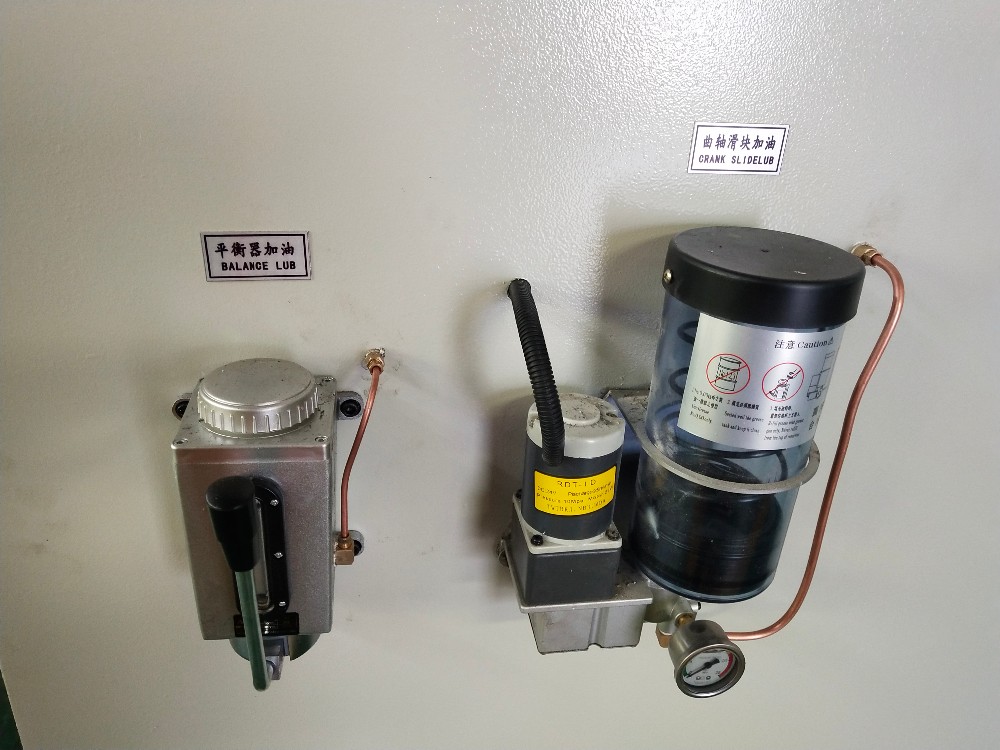 Pnevmatik Sürtünmə Debriyajı Yüksək Performanslı Punch Pres Maşını