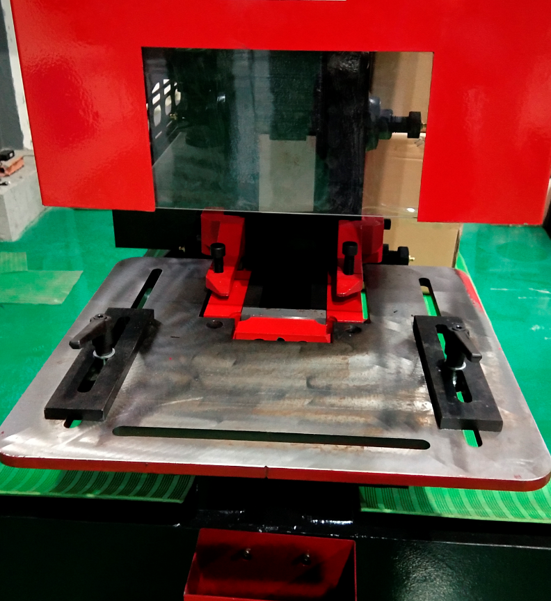 Q35y Series Hydraulic Ironworker Shearing And Punching Machine Q35y Series Hidravlik Dəmirçi Kəsmə və Zımbalama Maşını