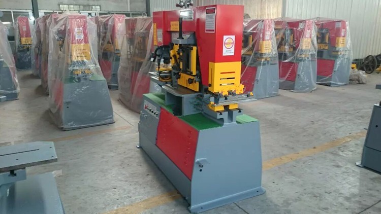 Q35y Series Multifunctional Hydraulic Iron Worker Combined Shearing And Punching Machine Q35y Seriyası Çoxfunksiyalı Hidravlik Dəmir İşçi Kombinə Kəsmə və Zımbalama Maşını