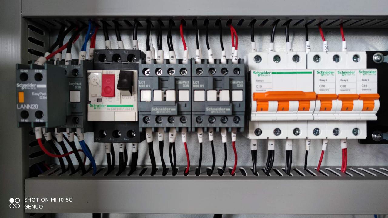 Qc11k Hydraulic Shear Machine And Guillotine Shearing Machine For Sheet Metal Cutting Qc11k Hidravlik Kəsmə Maşını və Levha Metal Kəsmə üçün Gilyotin Kəsmə Maşını