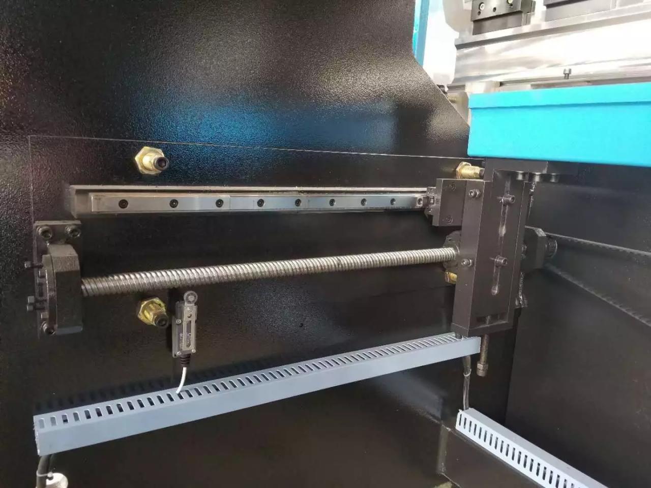 Dəmir Metal Polad Plitə üçün Wc67k 100 Ton 200 Ton Hidravlik Cnc Pres Əyləc Maşını