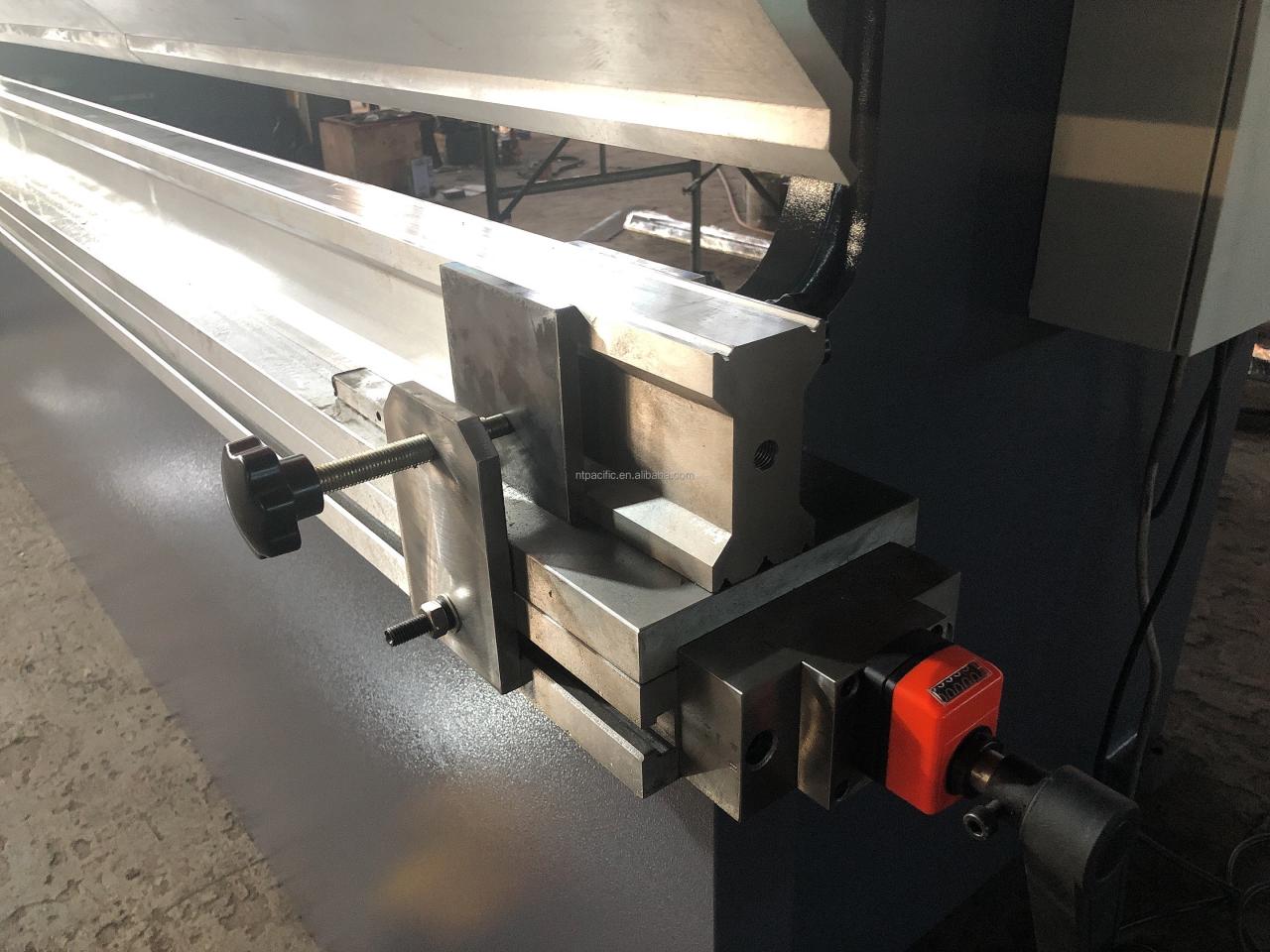 Wc67k Cnc Aluminum Iron Plate Hydraulic Press Brake Cnc Metal Sheet Bending Machine Wc67k Cnc Alüminium Dəmir Plaka Hidravlik Pres Əyləc Cnc Metal Levha Bükmə Maşın